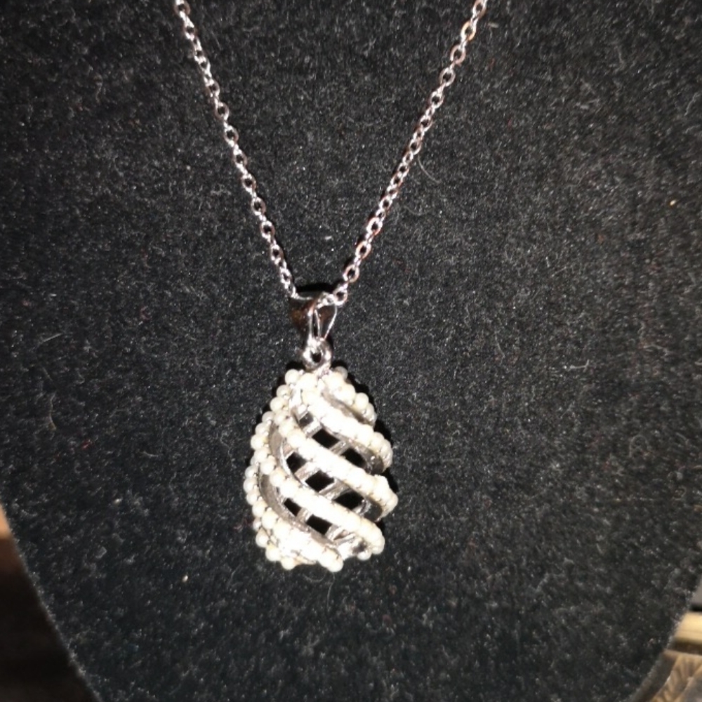 ❤️ Spiral mini pearls necklace